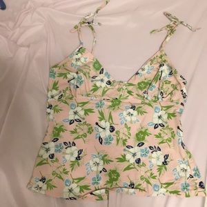 super cute floral shirt!